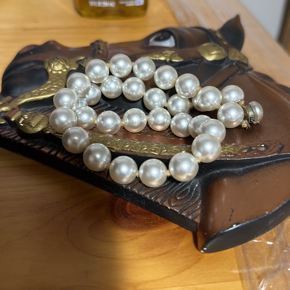 Vintage Pearl Necklace - Picture 2 of 4